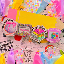 Load image into Gallery viewer, Shaker Badge Reels